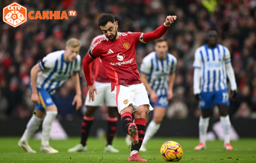 Bruno Fernandes mang về bàn gỡ cho Man Utd. Ảnh: Getty